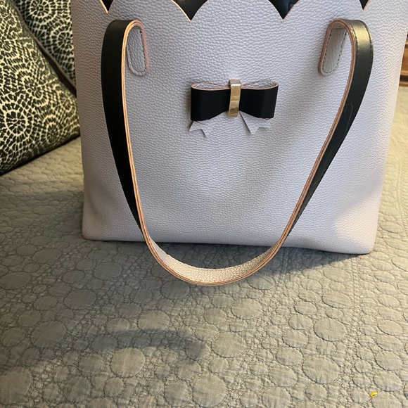 Can't remember the brand but it's a very pretty tote - Picture 2 of 3